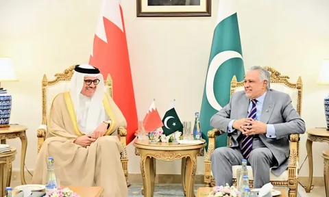 Deputy Prime Minister Ishaq Dar and Bahrain's Foreign Minister Abdullatif Al Zayani at a joint press conference in Islamabad