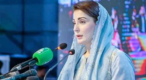 Punjab Chief Minister Maryam Nawaz receiving the UN-Habitat Scroll of Honour Award for Apni Chhat Apna Ghar in Muscat, Oman
