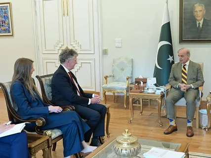 UK Minister Stephen Doughty meeting Pakistan's Deputy Prime Minister Ishaq Dar in Islamabad during his visit to strengthen Pakistan UK relations